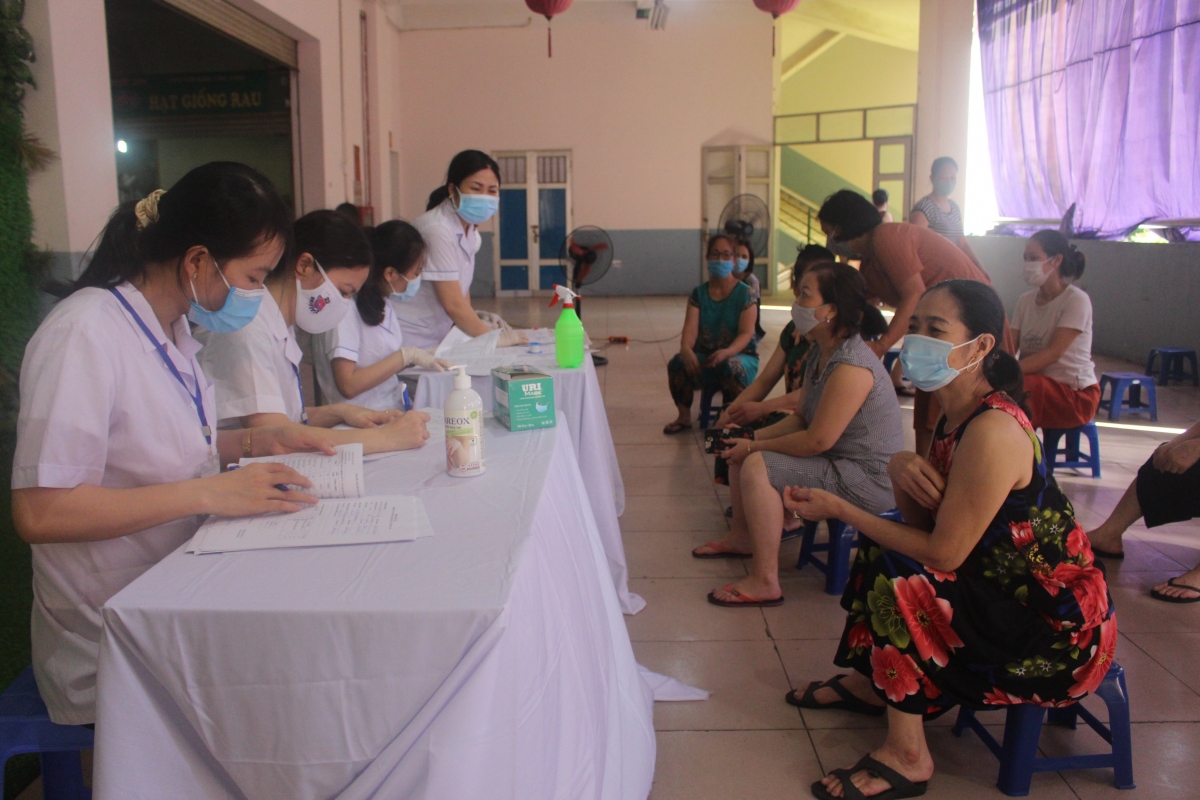 Người dân có nguy cơ cao mắc Covid-19 ở Hà Nội được test PCR miễn phí